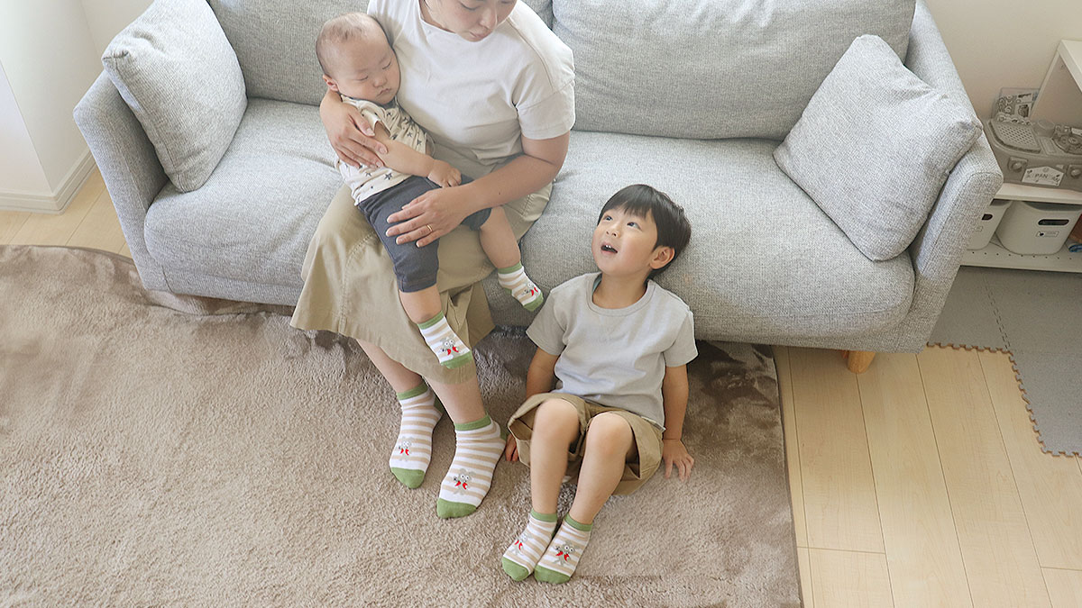 忙しい時こそかわいい靴下が助けてくれることもある。靴下と子育て